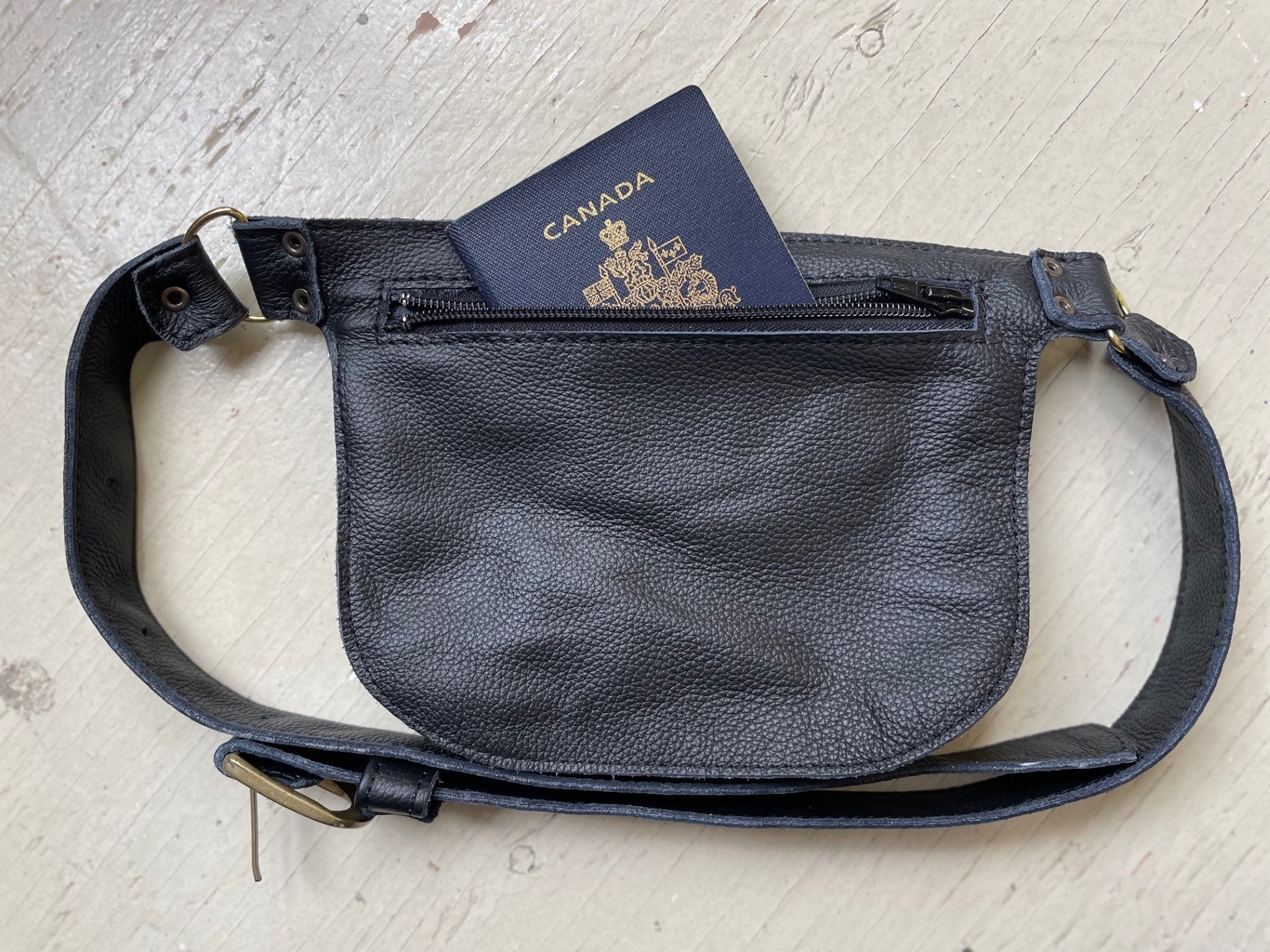 Ceinture pochette Amaru Royal en cuir recyclé - KAZAK