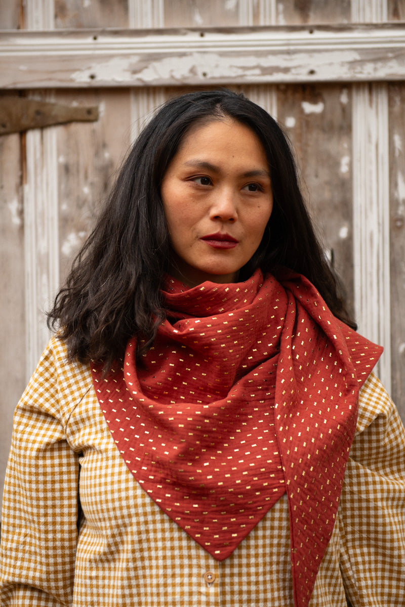 Foulard triangle tomettes dorées