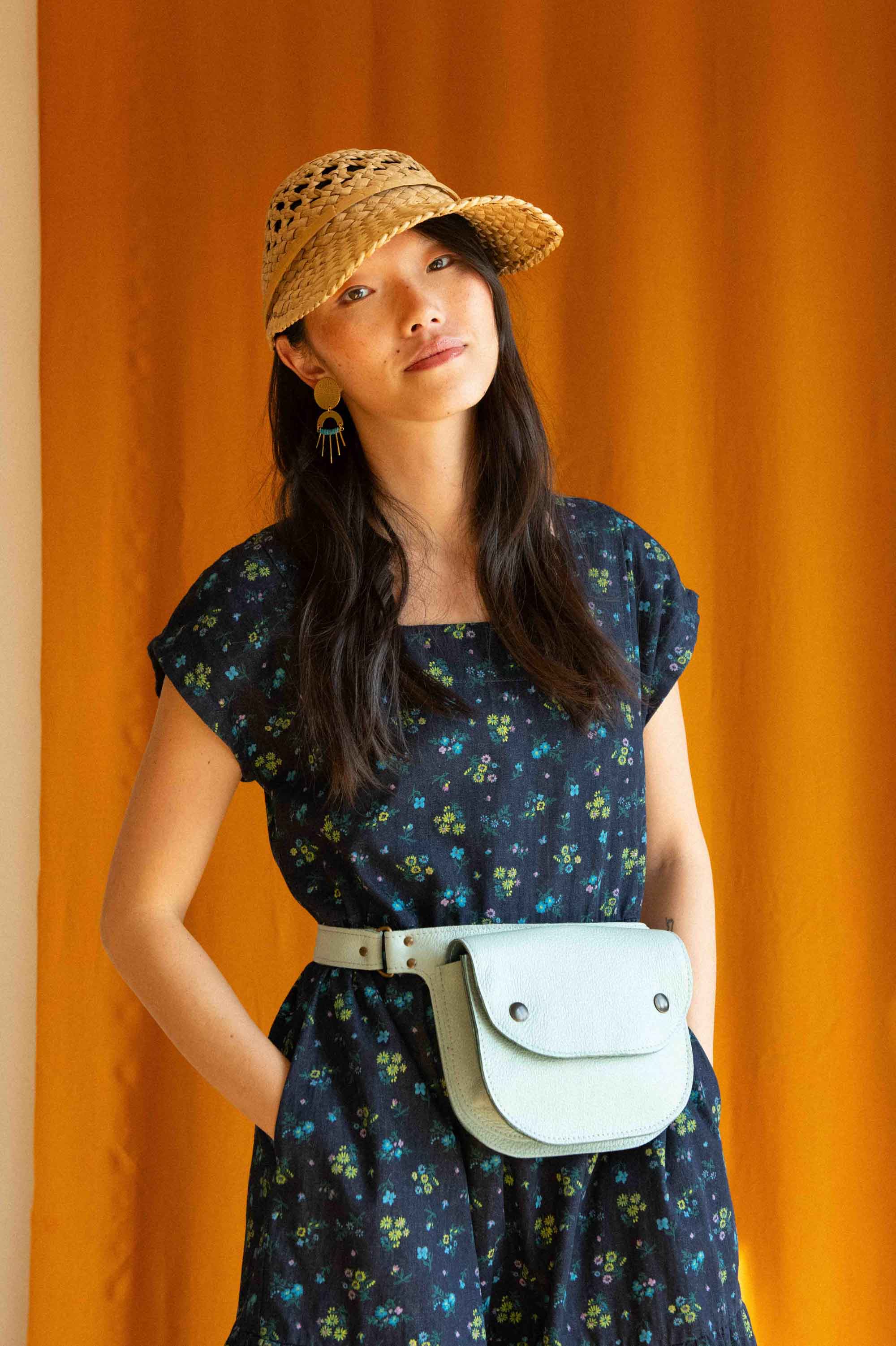 Ceinture pochette Amaru Bleu poudre en cuir recyclé -