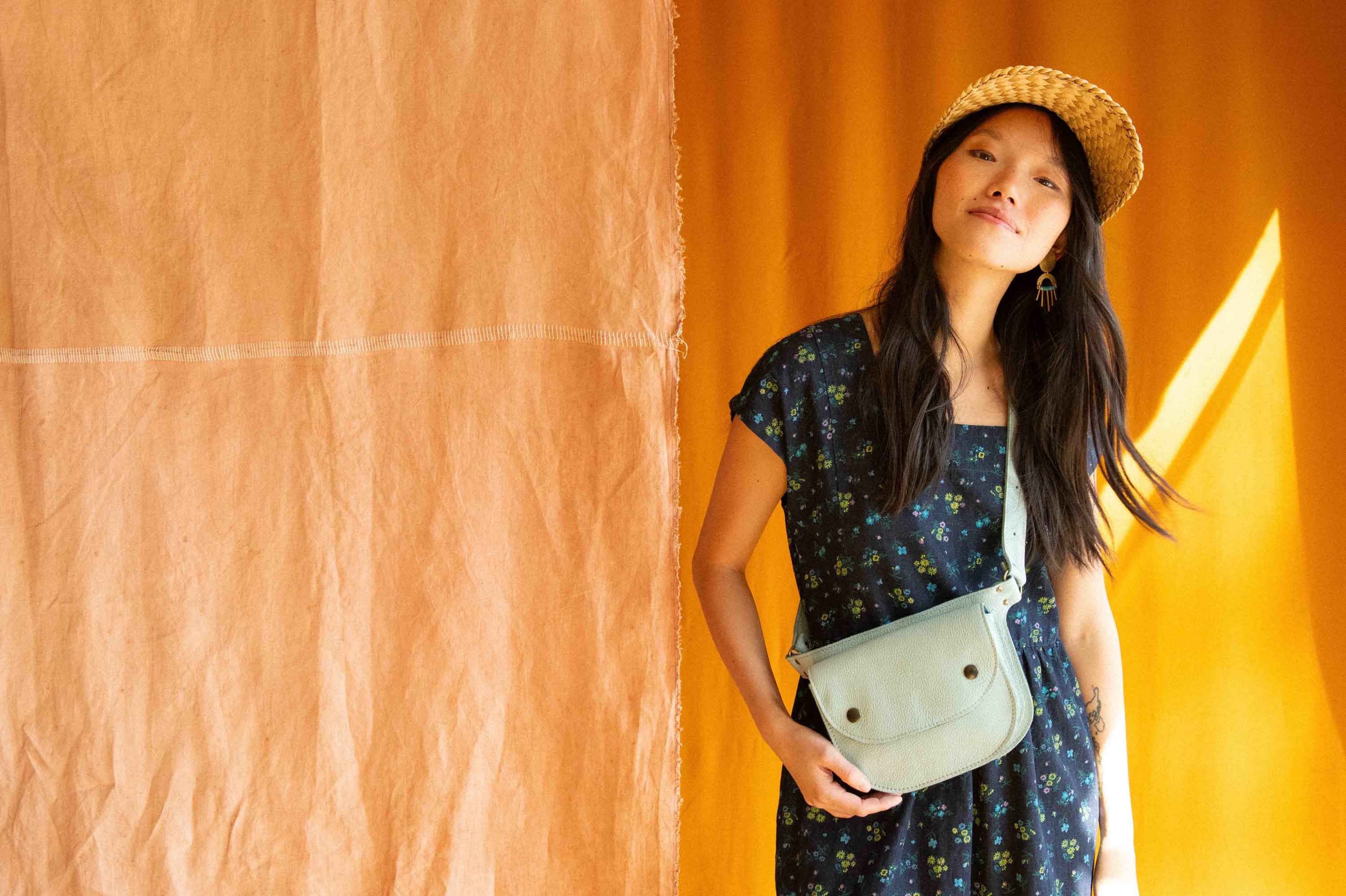 Ceinture pochette Amaru Bleu poudre en cuir recyclé -