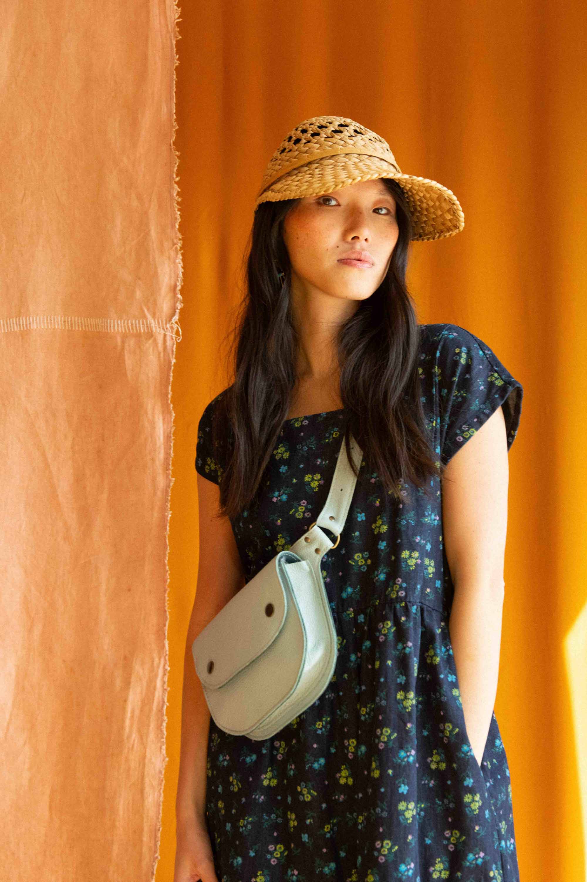 Ceinture pochette Amaru Bleu poudre en cuir recyclé -