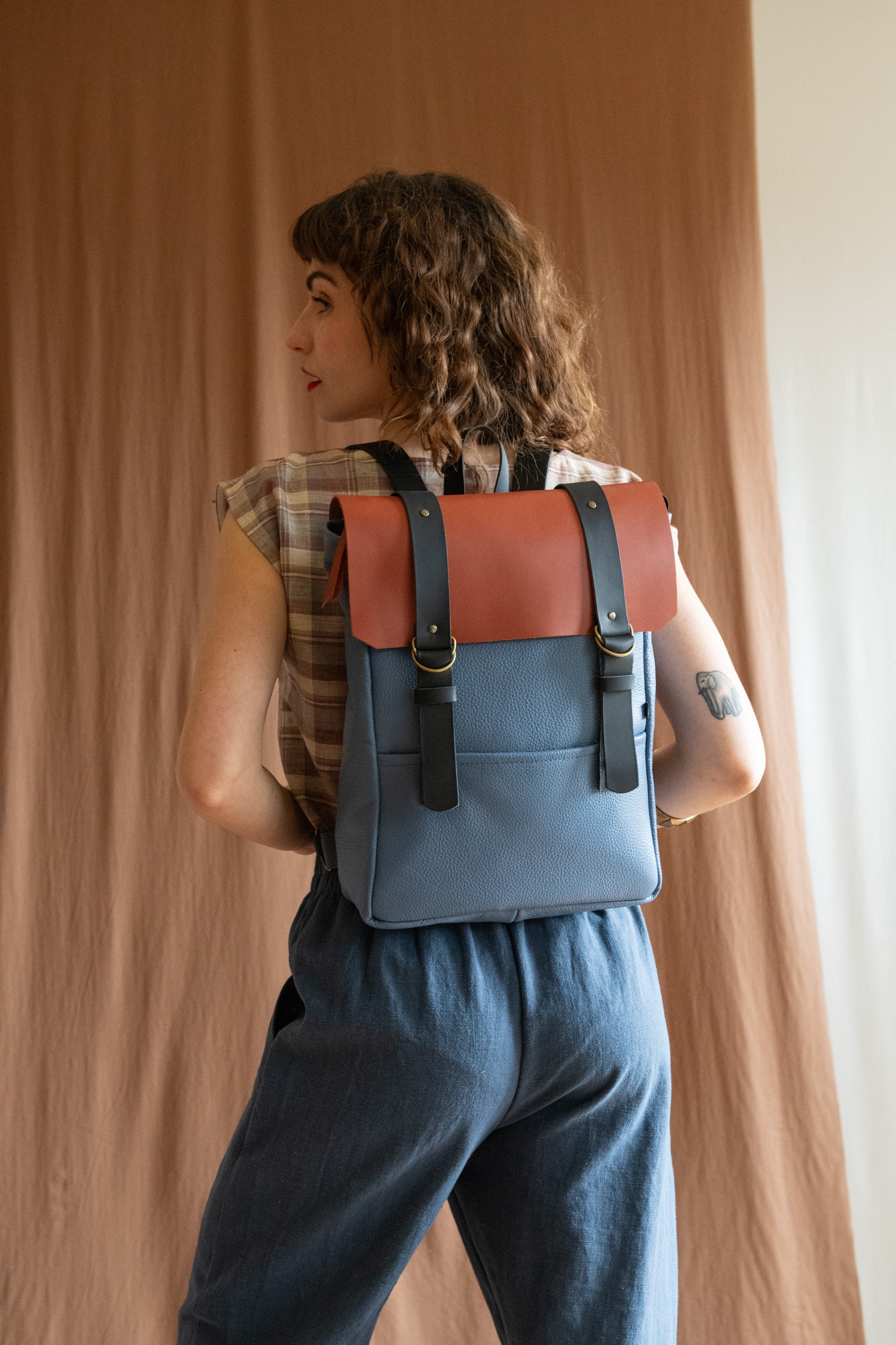 Sac à dos Stoneridge - Bleu lavande & Rouille - cuir tannage végétal -