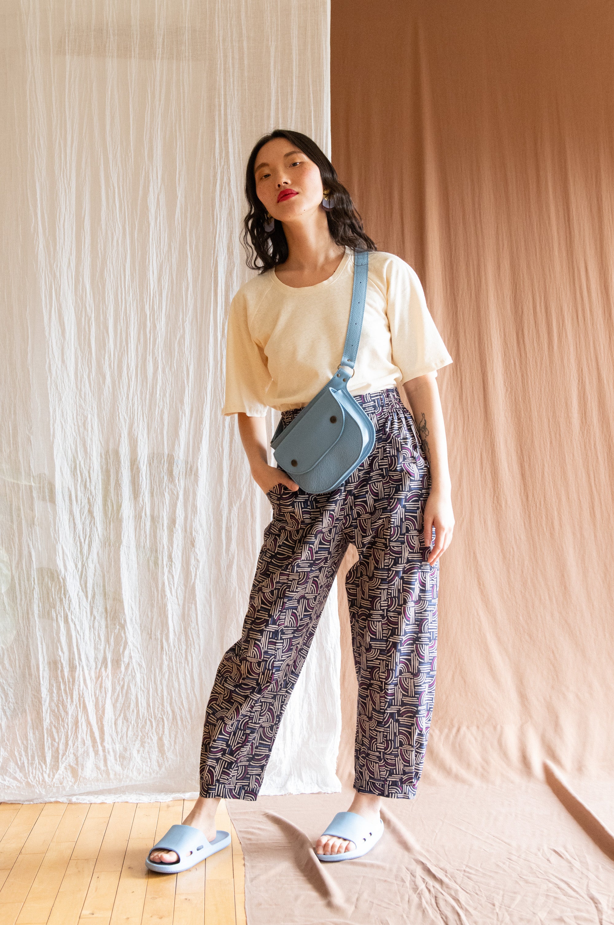 Ceinture pochette Amaru Bleu poudre en cuir recyclé -