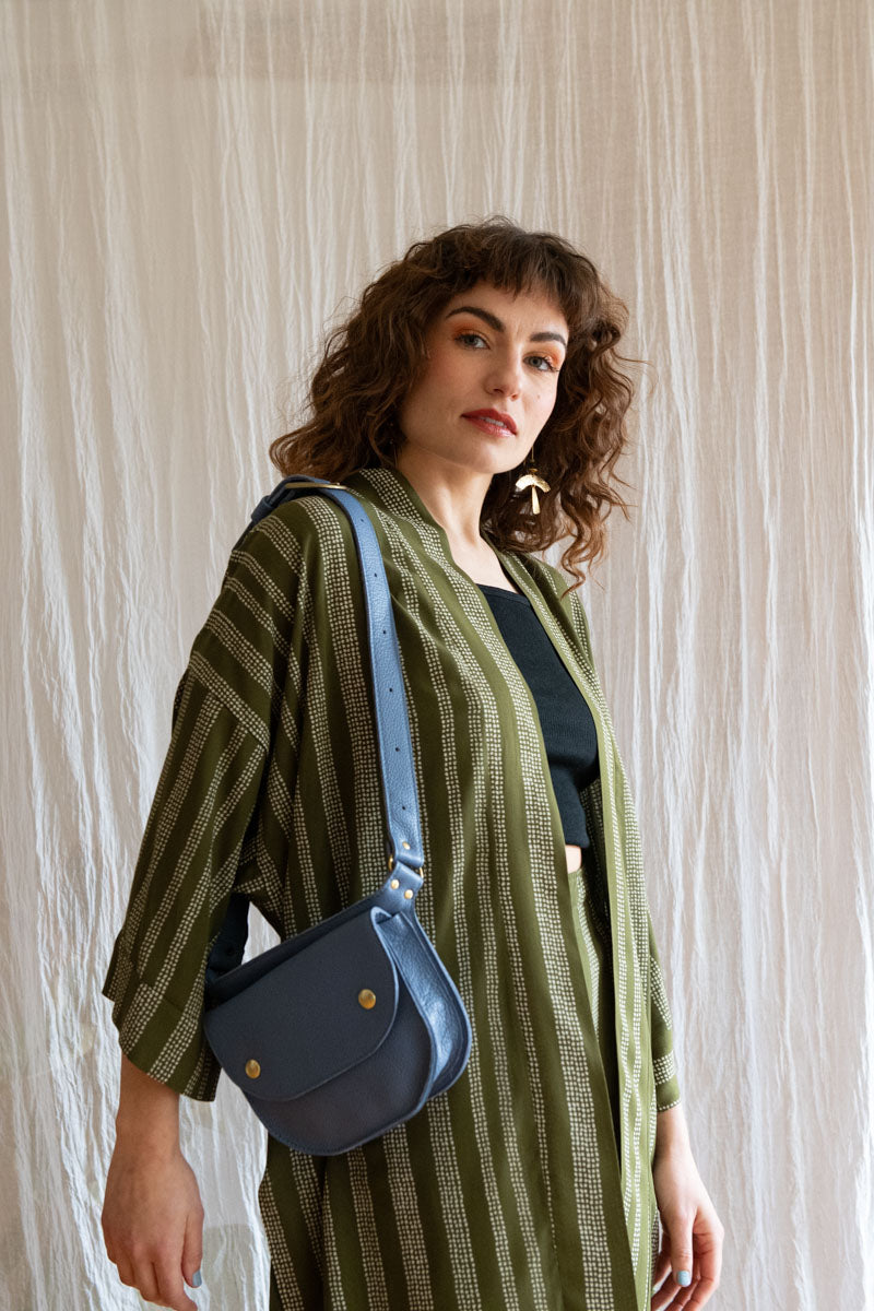 Ceinture pochette Amaru Bleu lavande en cuir recyclé -