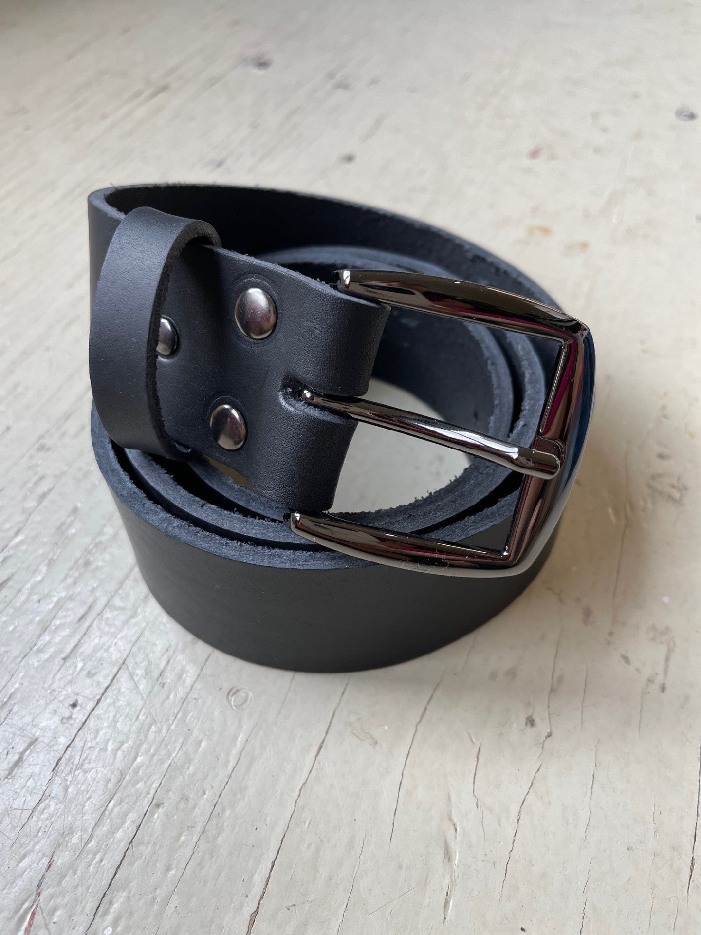 Ceinture Jeans Noir / Boucle grise en cuir de tannage végétal - KAZAK -