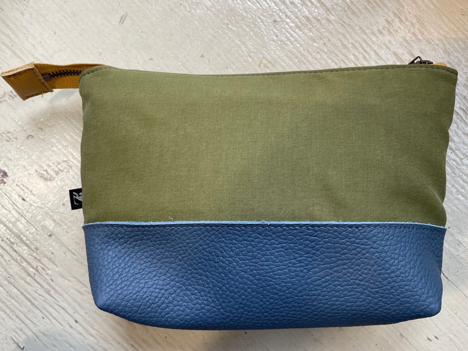 La Trousse - Retailles de tissu et cuir recyclé / Metamorphosis - KAZAK -