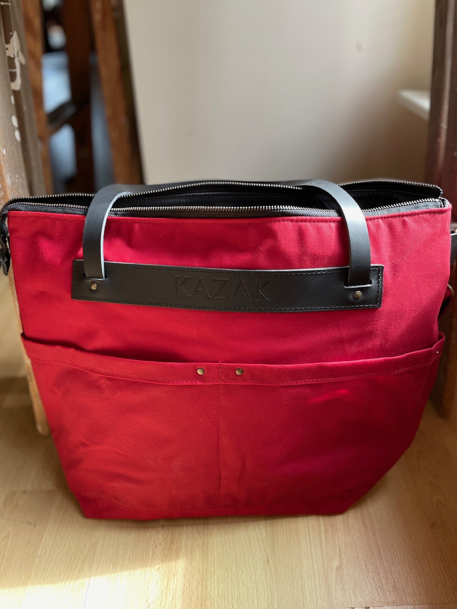 Grand tote bag Cavalcade - Canevas ciré Rouge - mélange cuir recyclé et tannage végétal - KAZAK -