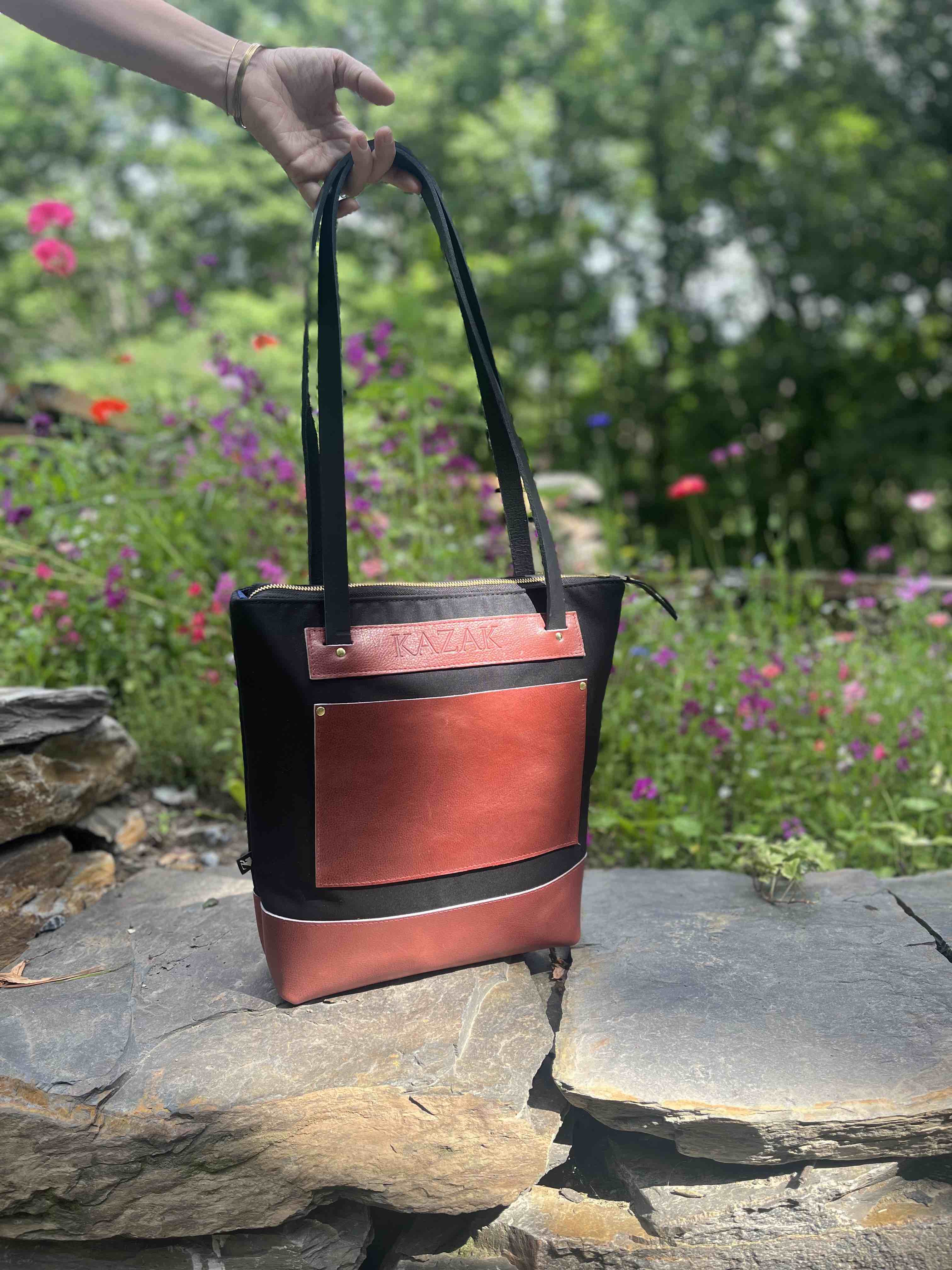 Tote bag Roscoe - Noir & Vieux rose - Mélange Canevas ciré, cuir recyclé et tannage végétal - KAZAK
