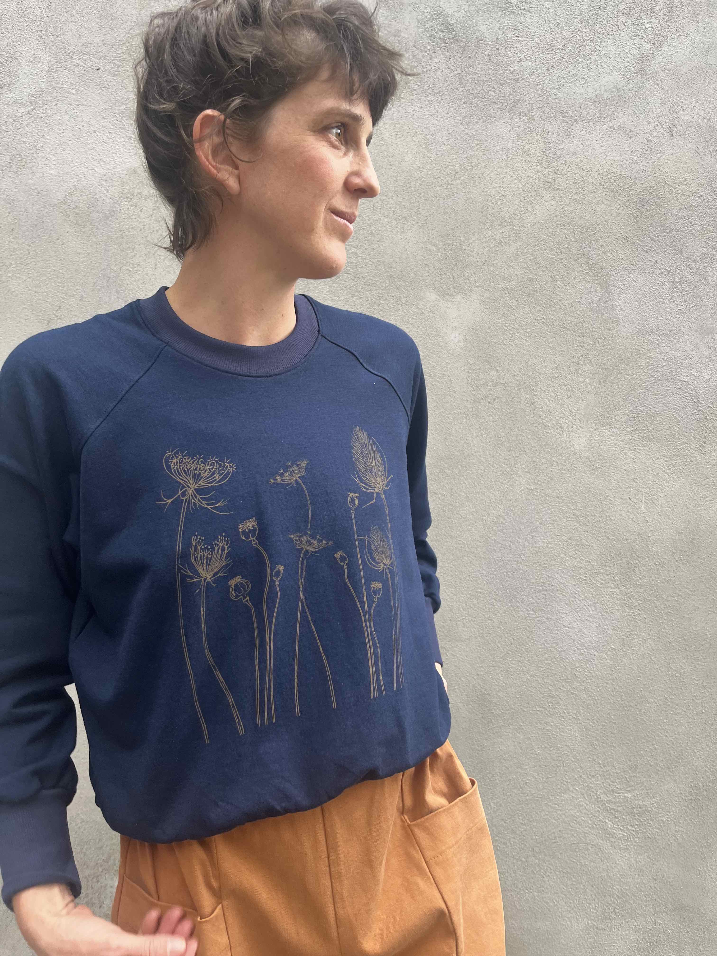 Crewneck MARILOU fleurs d'automne Marine-bambou et coton OEKOTEX