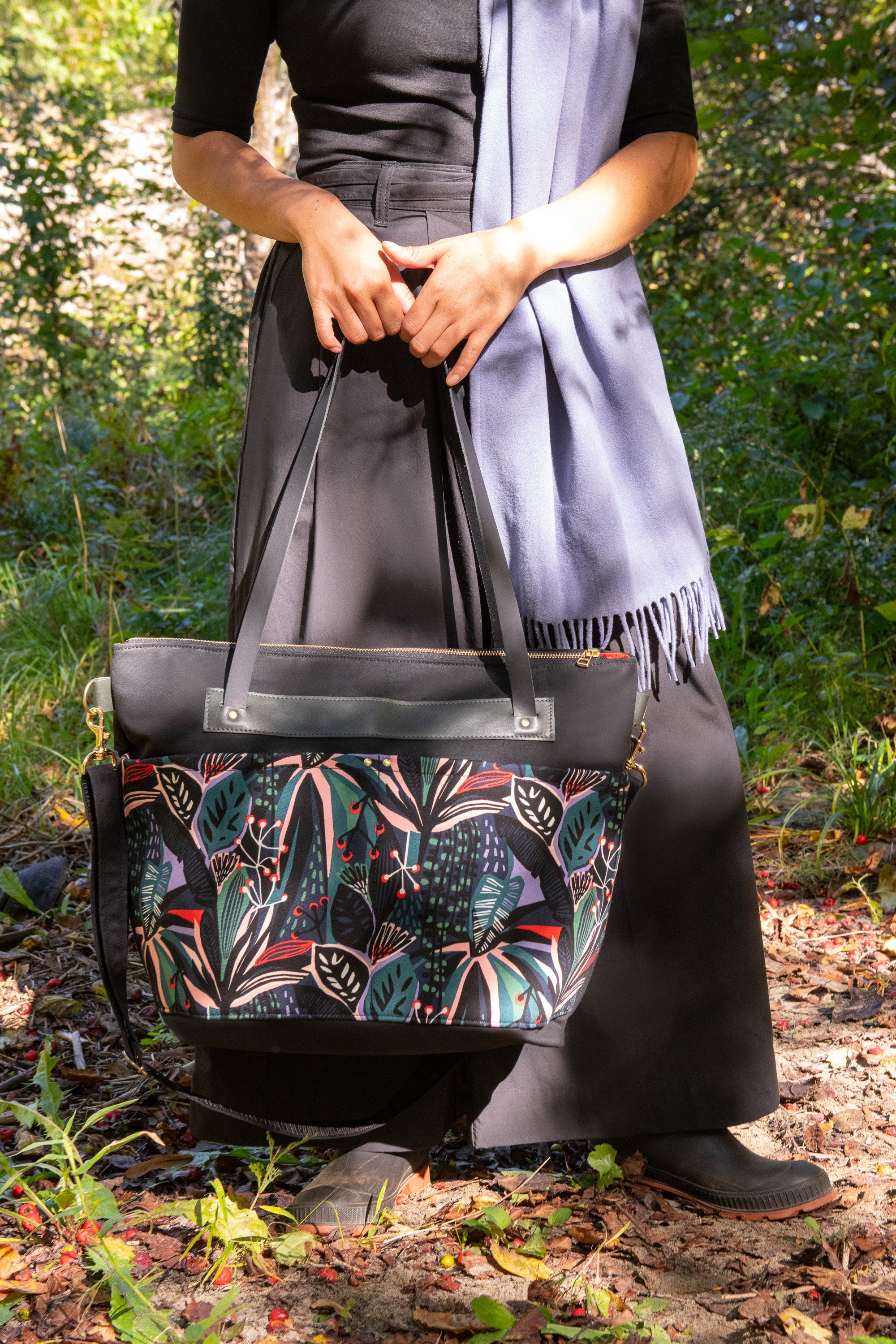 Grand tote bag Cavalcade - Dark Jungle / Canevas ciré noir - mélange cuir recyclé et tannage végétal - KAZAK