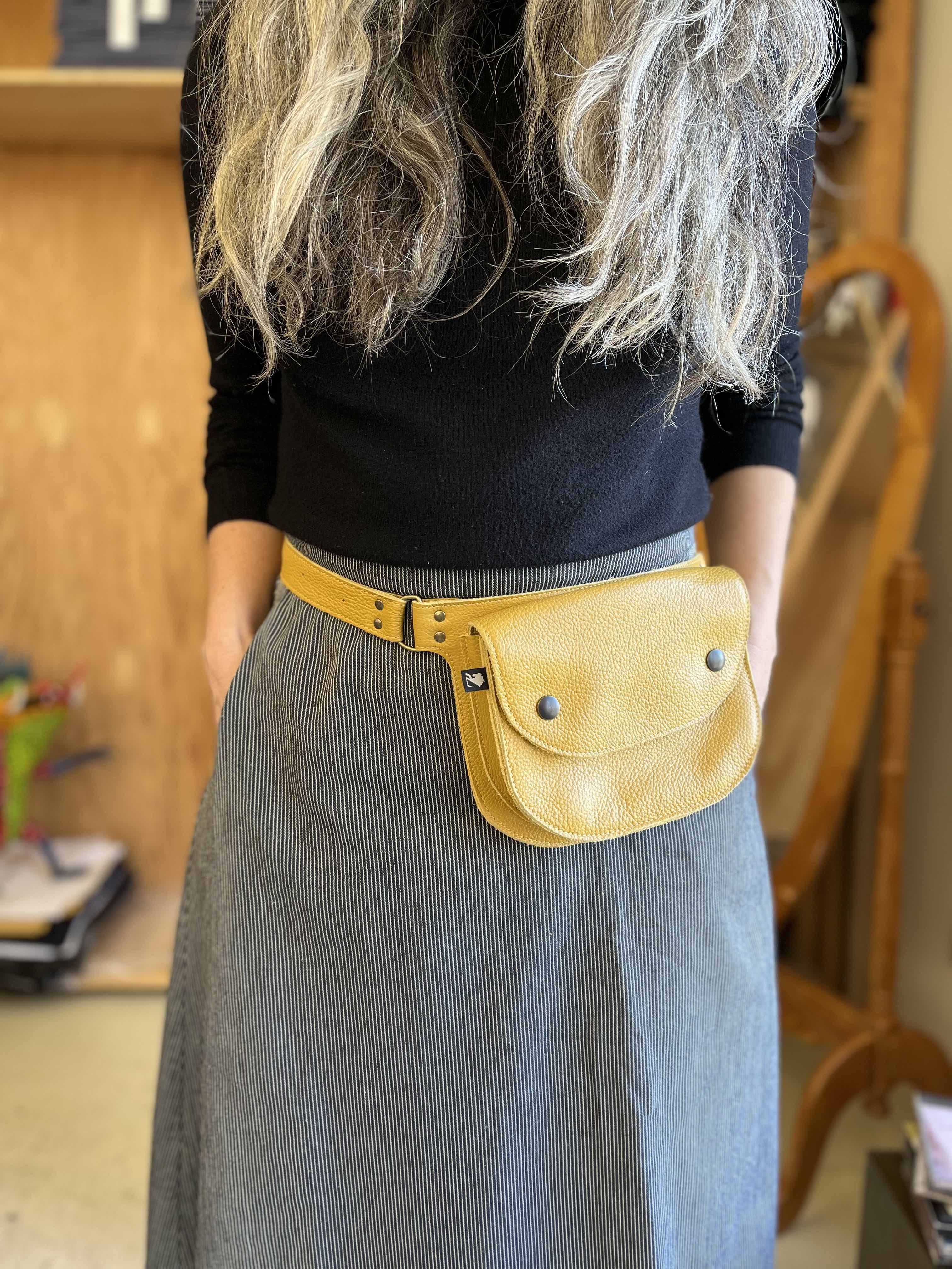Ceinture pochette Amaru moutarde en cuir recyclé - KAZAK