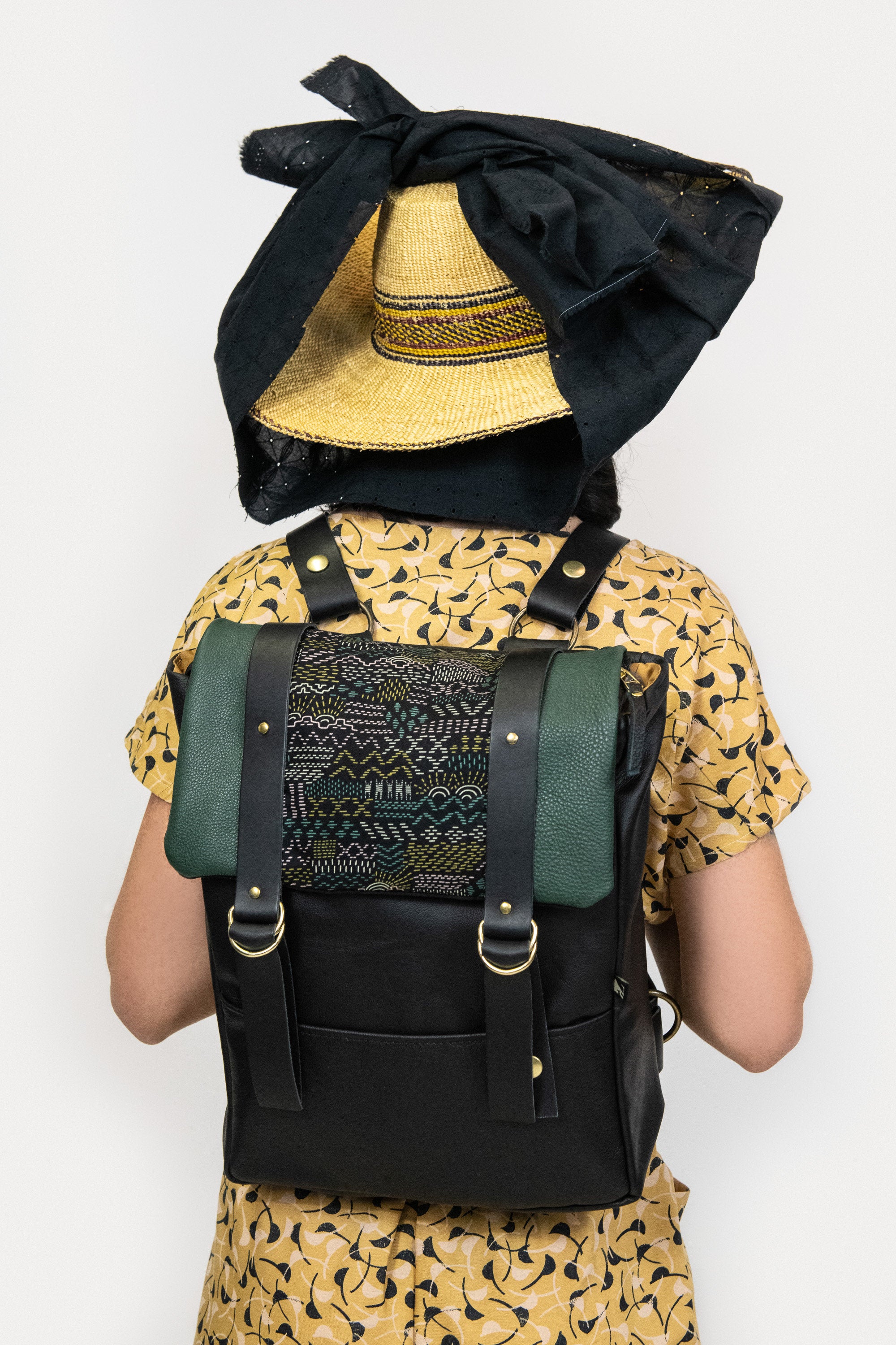 Sac à dos Caïro - Cuir vert Forêt et Motif Broderie - mélange cuir recyclé et tannage végétal - KAZAK