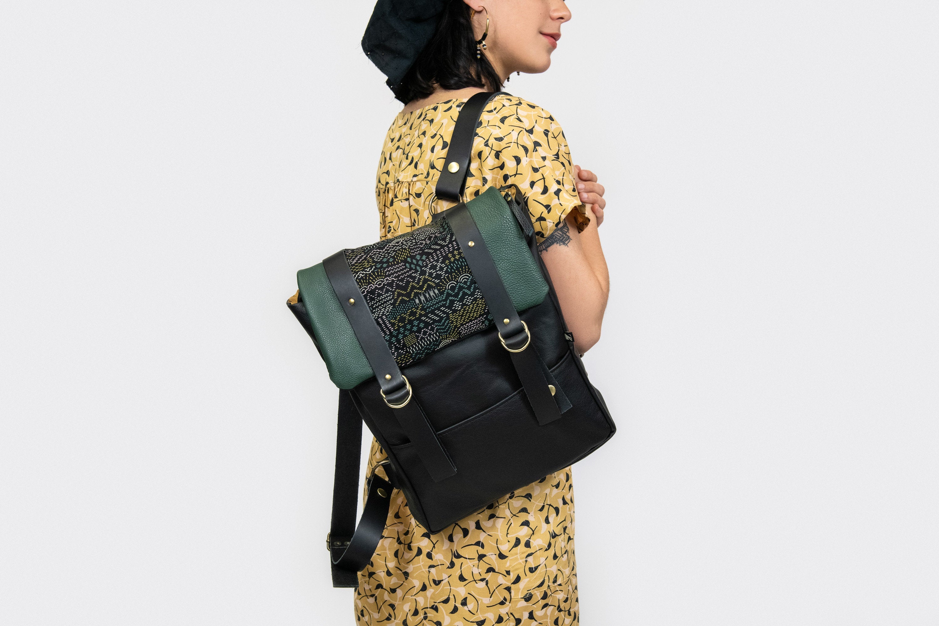 Sac à dos Caïro - Cuir vert Forêt et Motif Broderie - mélange cuir recyclé et tannage végétal - KAZAK