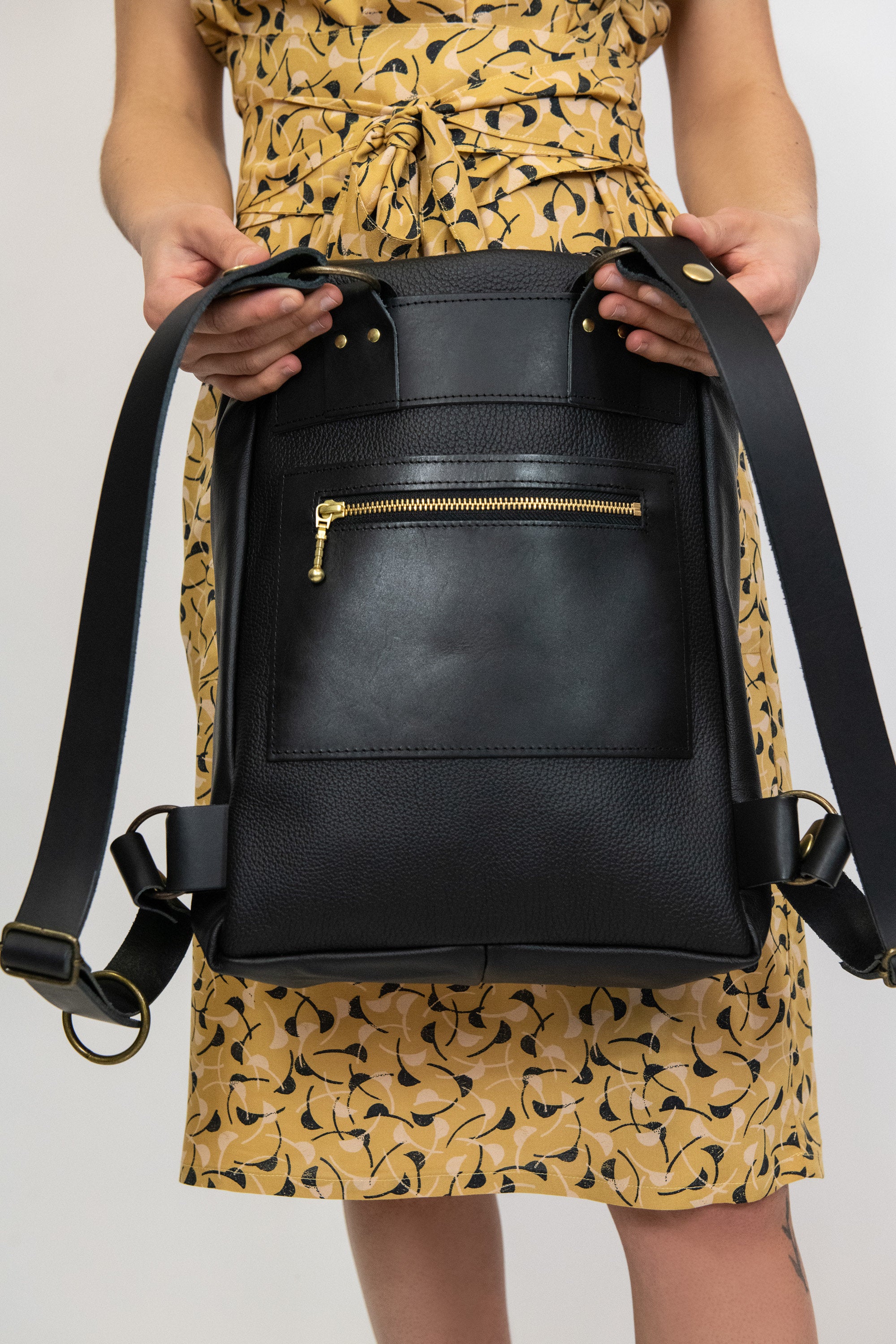 Sac à dos Caïro - Cuir vert Forêt et Motif Broderie - mélange cuir recyclé et tannage végétal - KAZAK