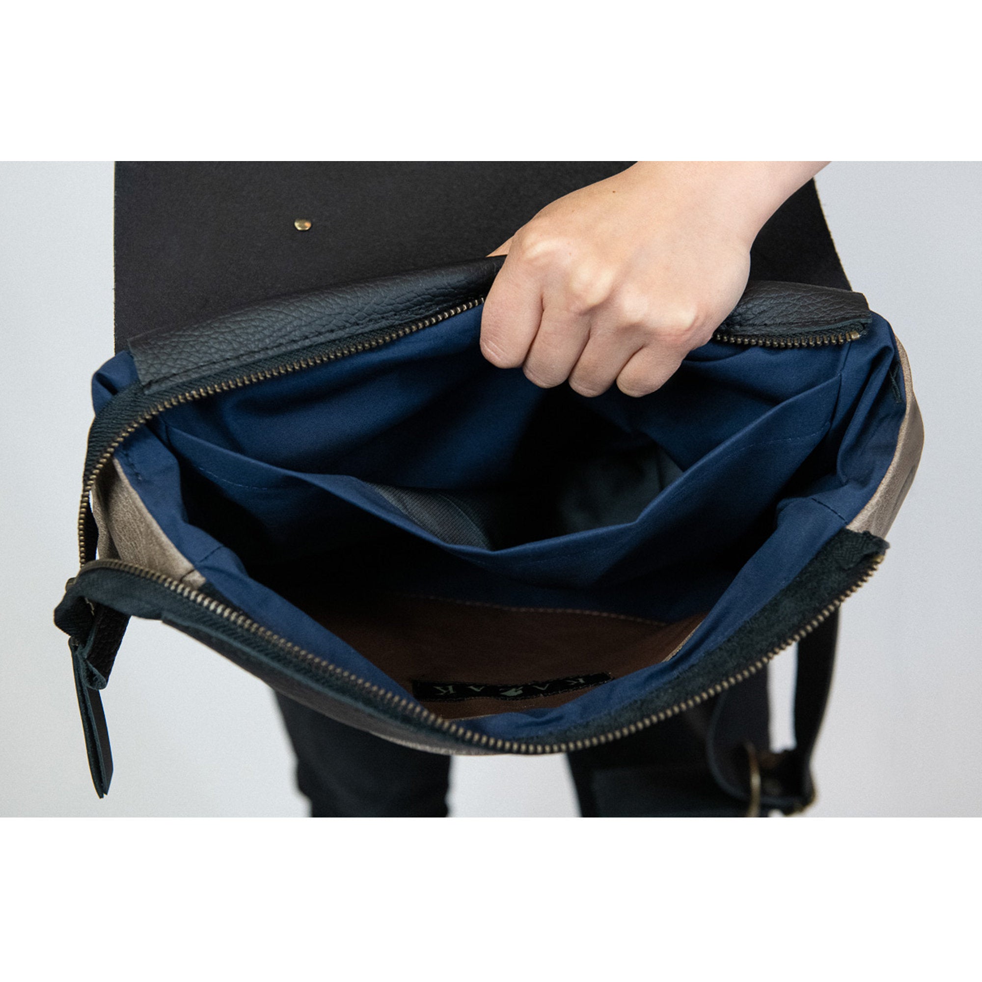 Sac à dos Stoneridge convertible - Noir - mélange cuir recyclé et tannage végétal - KAZAK