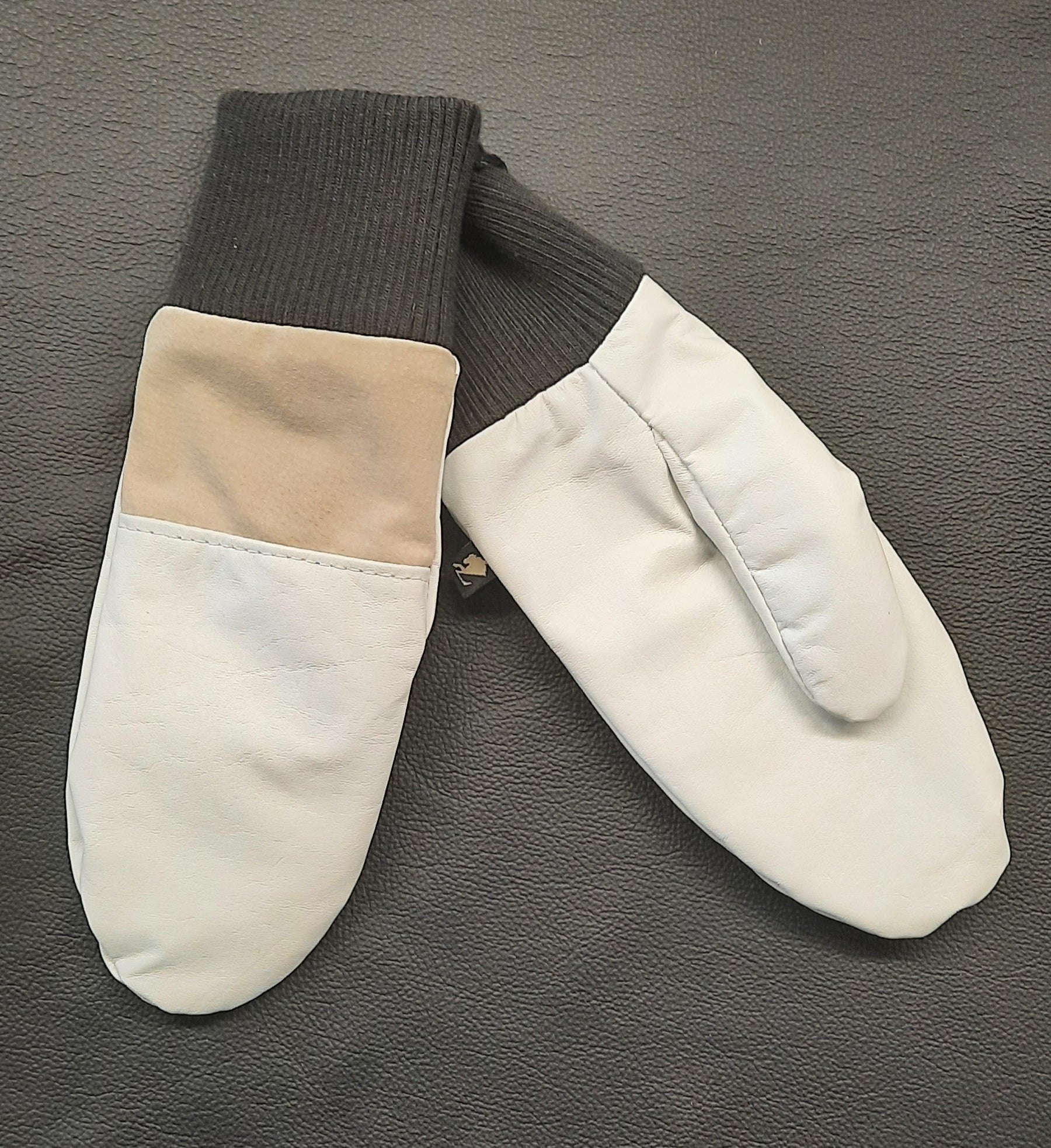 Mitaines Lhasa - Blanche et suède taupe / cuir et suède recyclés - KAZAK