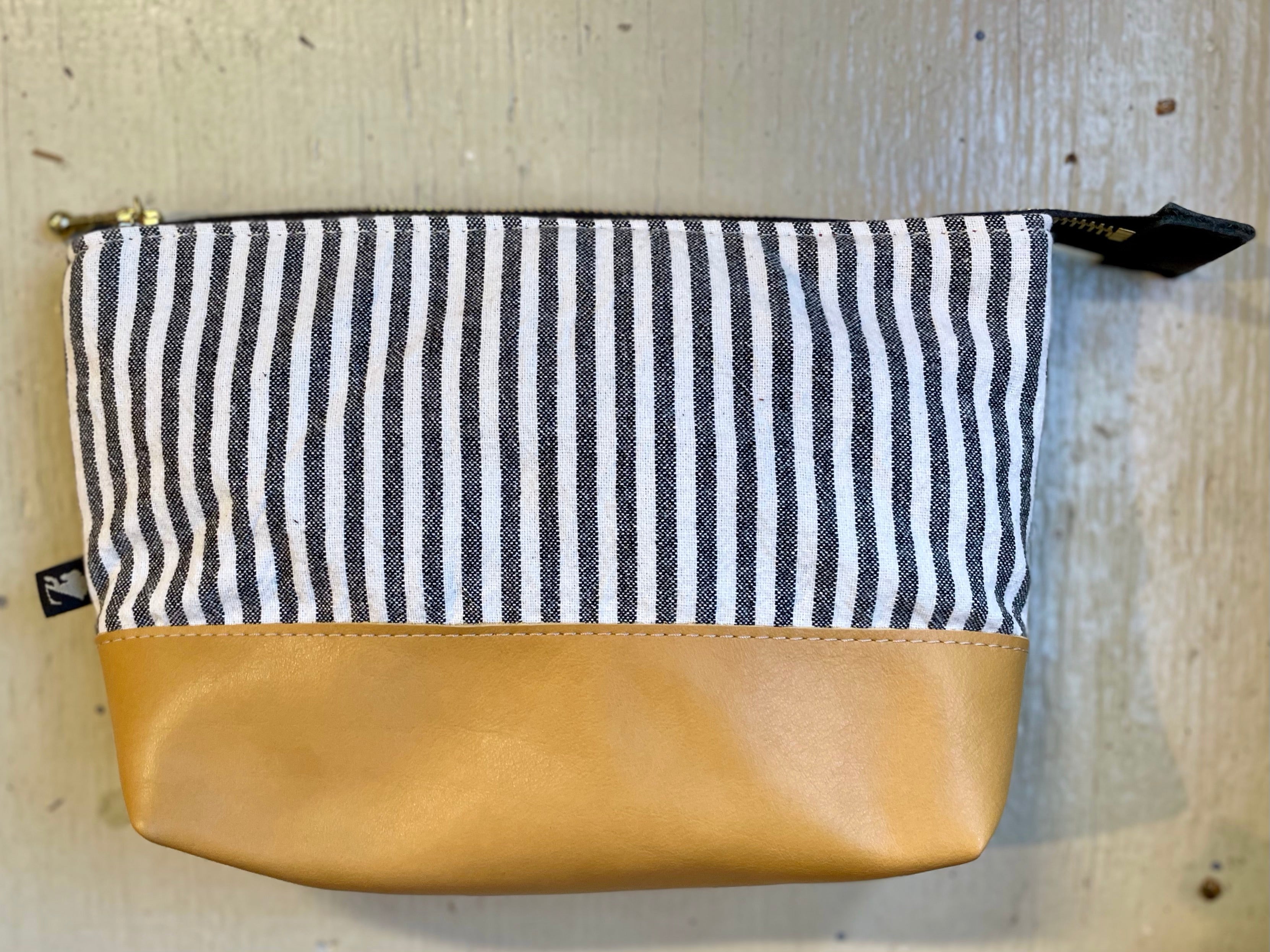 La Trousse - Retailles de tissu et cuir recyclé /  Rayures noires - KAZAK -