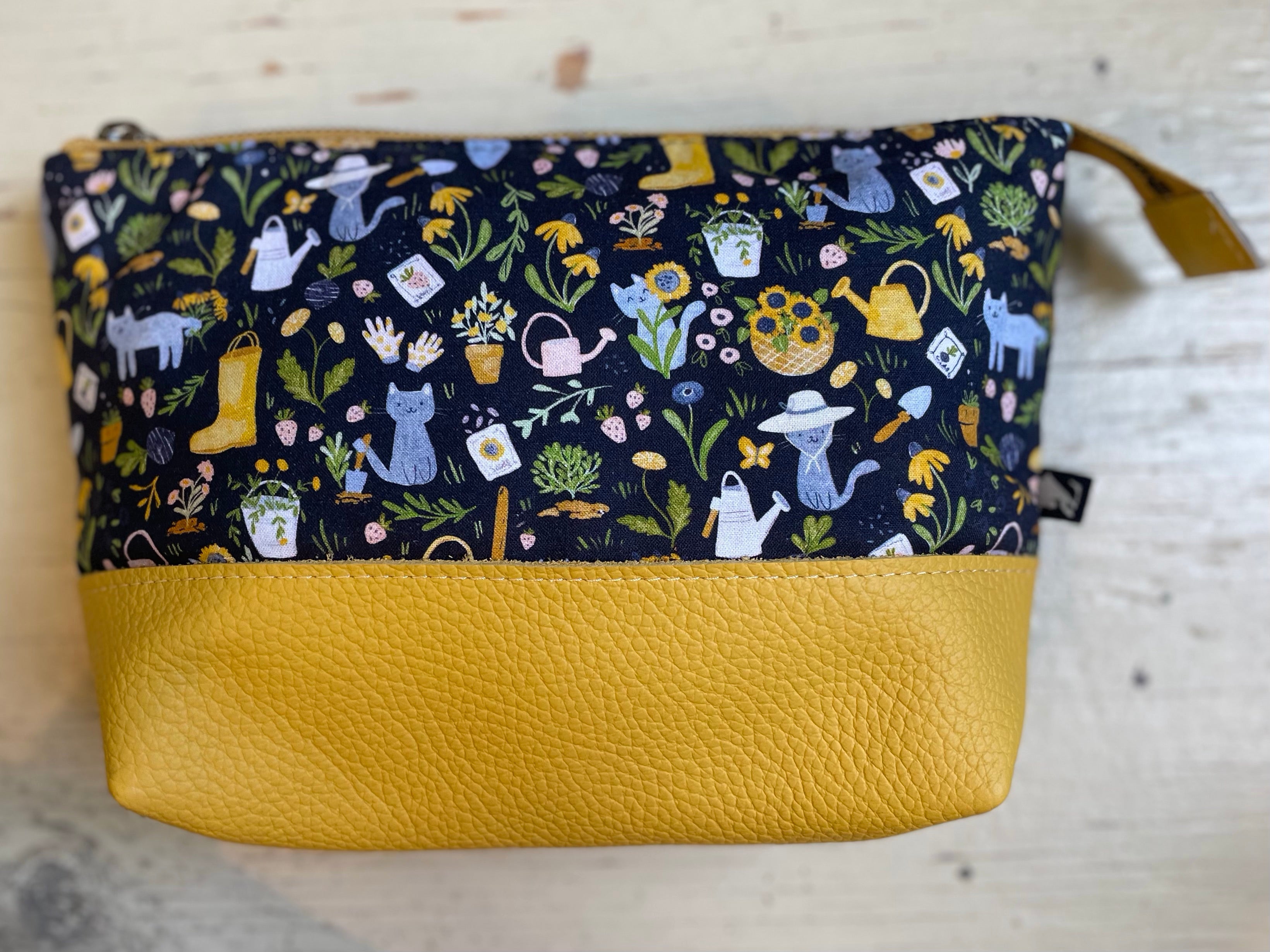 La Trousse - Retailles de tissu et cuir recyclé / Bottes de pluie - KAZAK