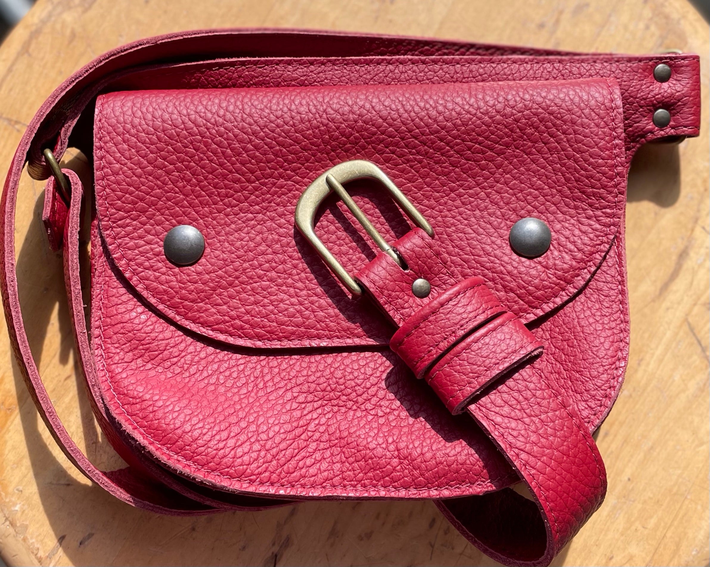 Ceinture pochette Amaru Rouge Carmin en cuir recyclé - KAZAK