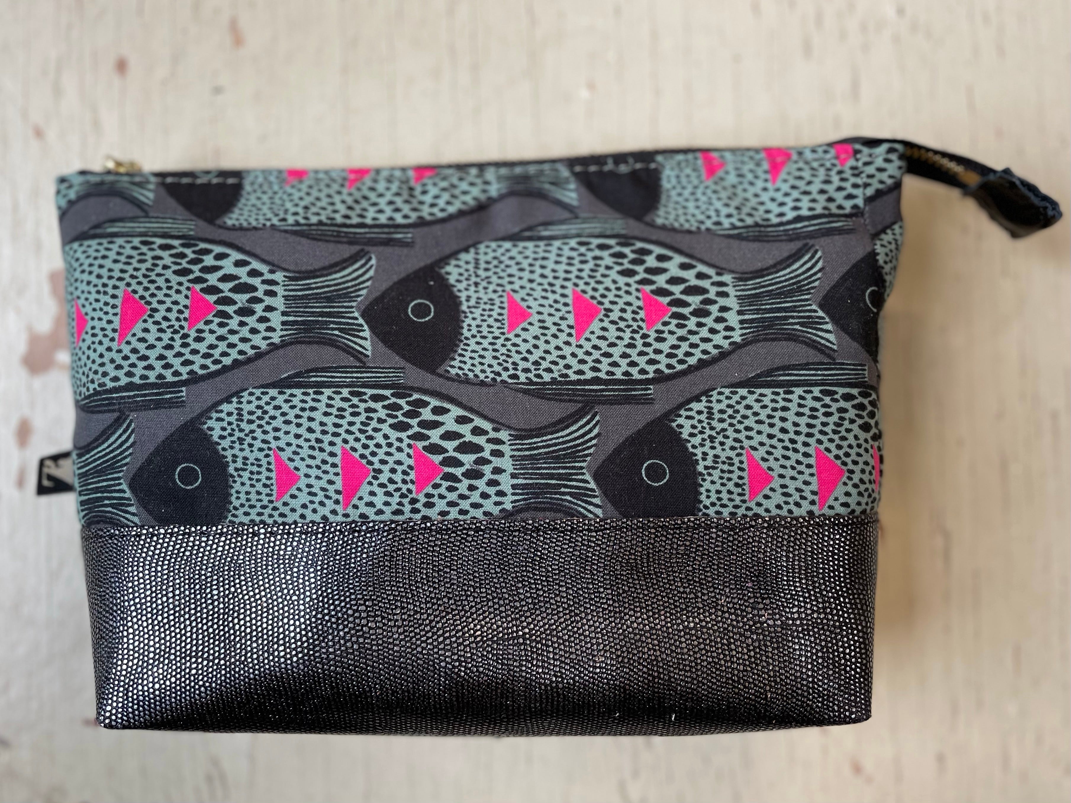 La Trousse - Retailles de tissu et cuir recyclé / Poisson pink- KAZAK