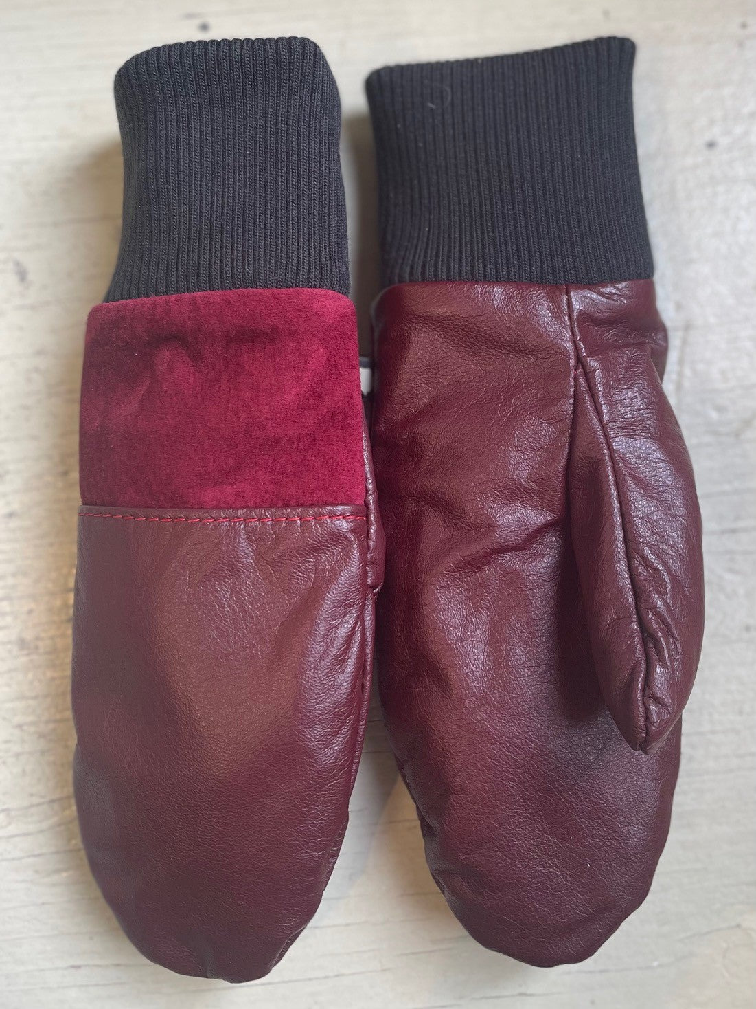 Mitaines Lhasa - Bordeaux Cerise / cuir et suède recyclés - KAZAK