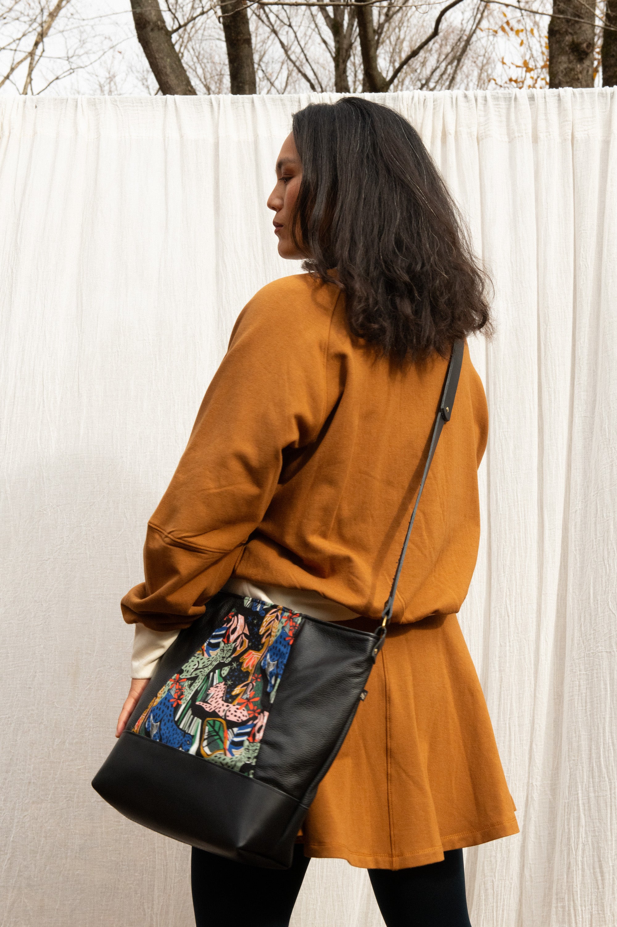 Sac à bandoulière Yupik - Guépards -cuir recyclé et tannage végétal