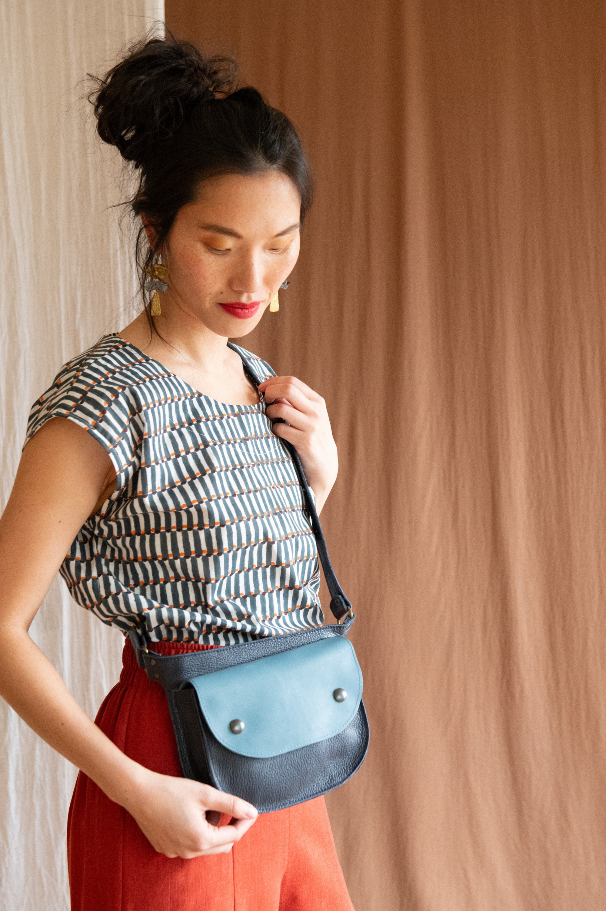 Ceinture pochette Amaru Marine & Ciel en cuir recyclé -