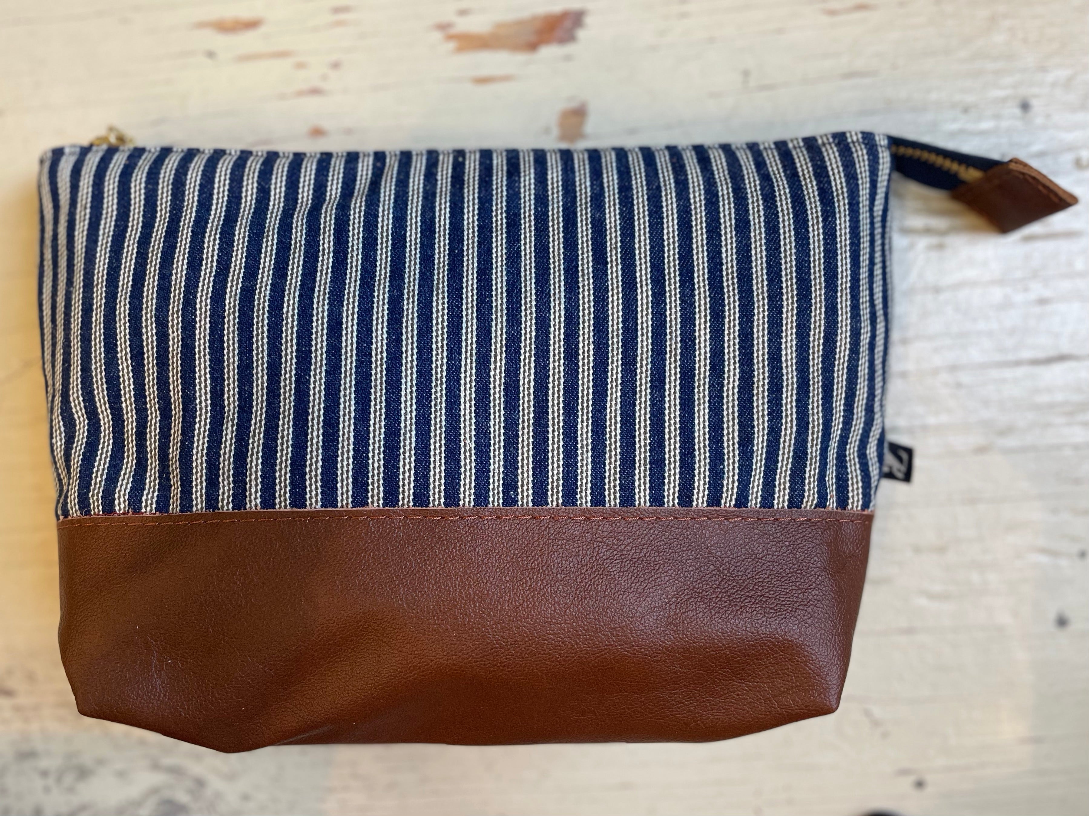 La Trousse - Retailles de tissu et cuir recyclé / Rayures indigo - KAZAK