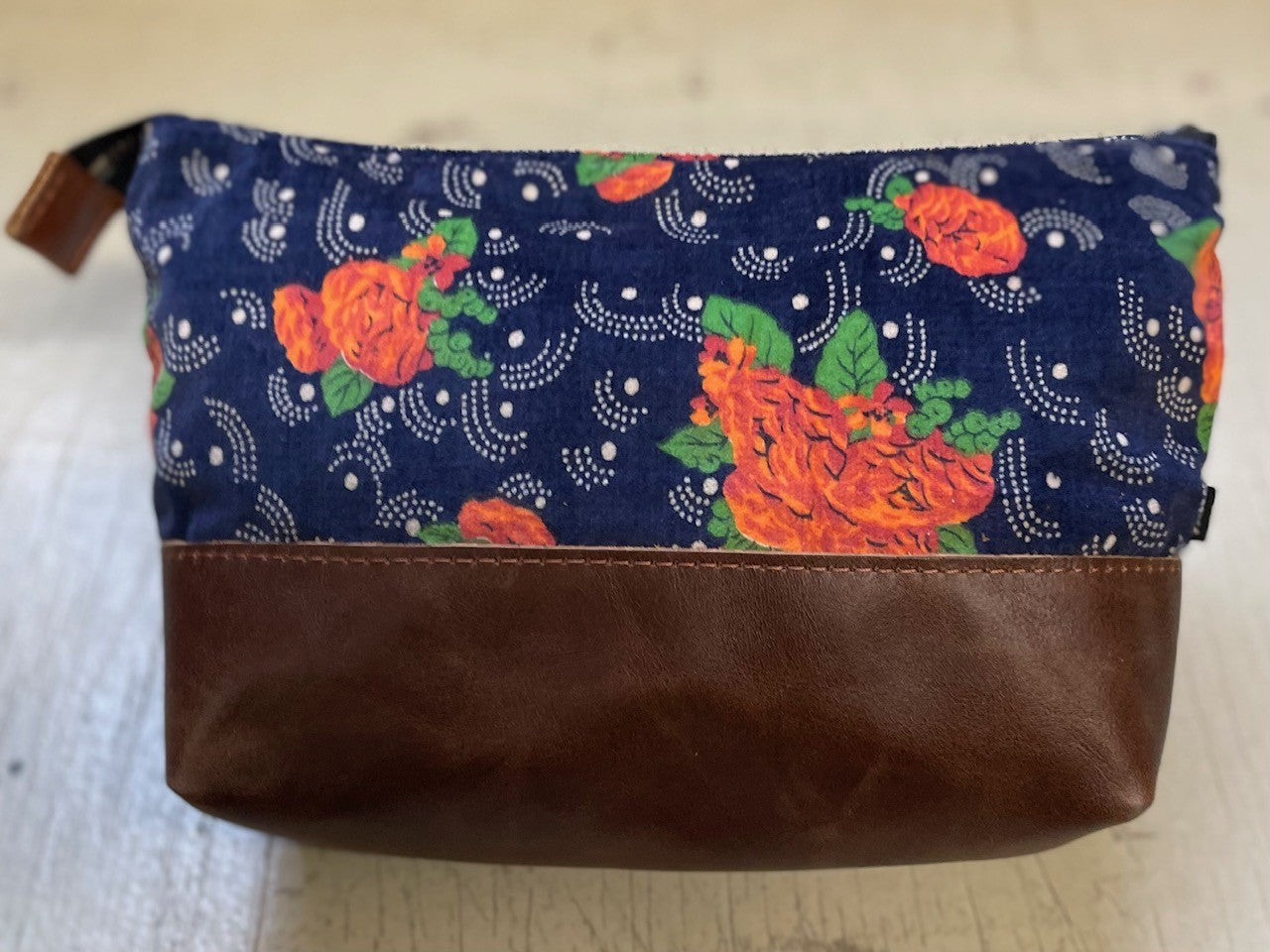 La Trousse - Retailles de tissu et cuir recyclé / Fleurs oranges - KAZAK -