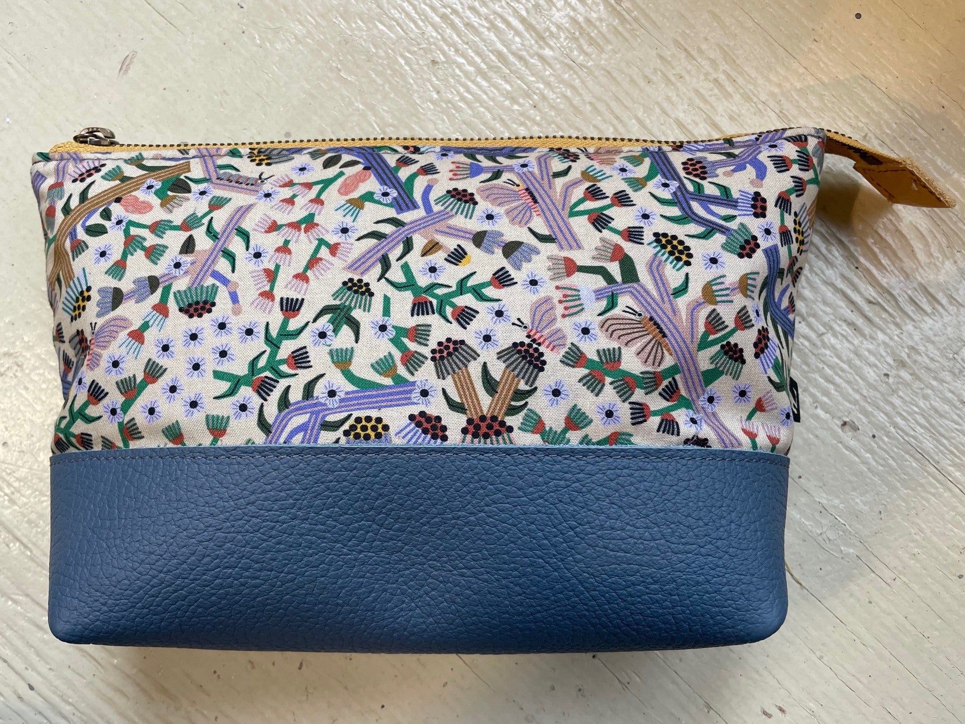 La Trousse - Retailles de tissu et cuir recyclé /  Metamorphosis - KAZAK -