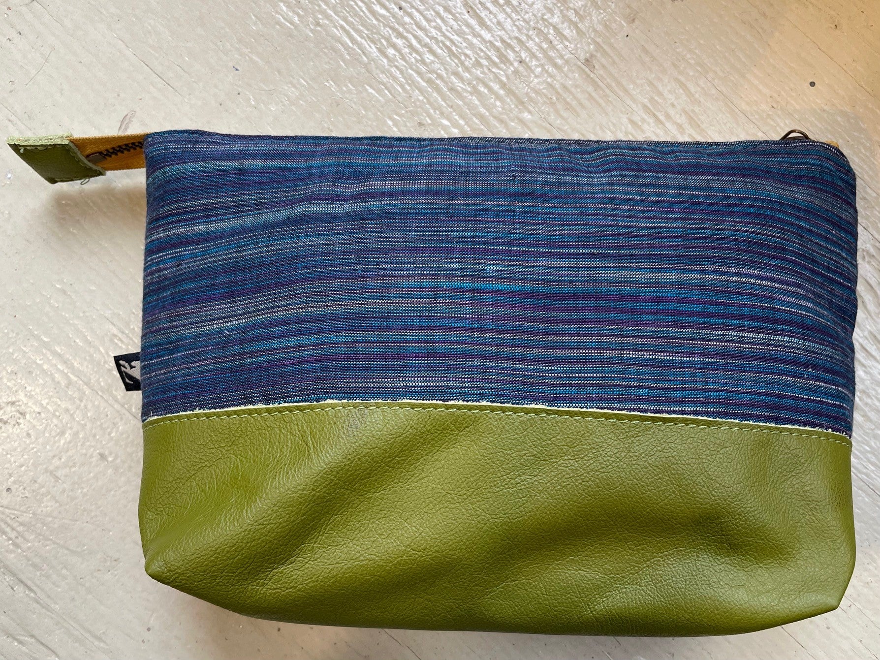 La Trousse - Retailles de tissu et cuir recyclé /  Paresseux - KAZAK -