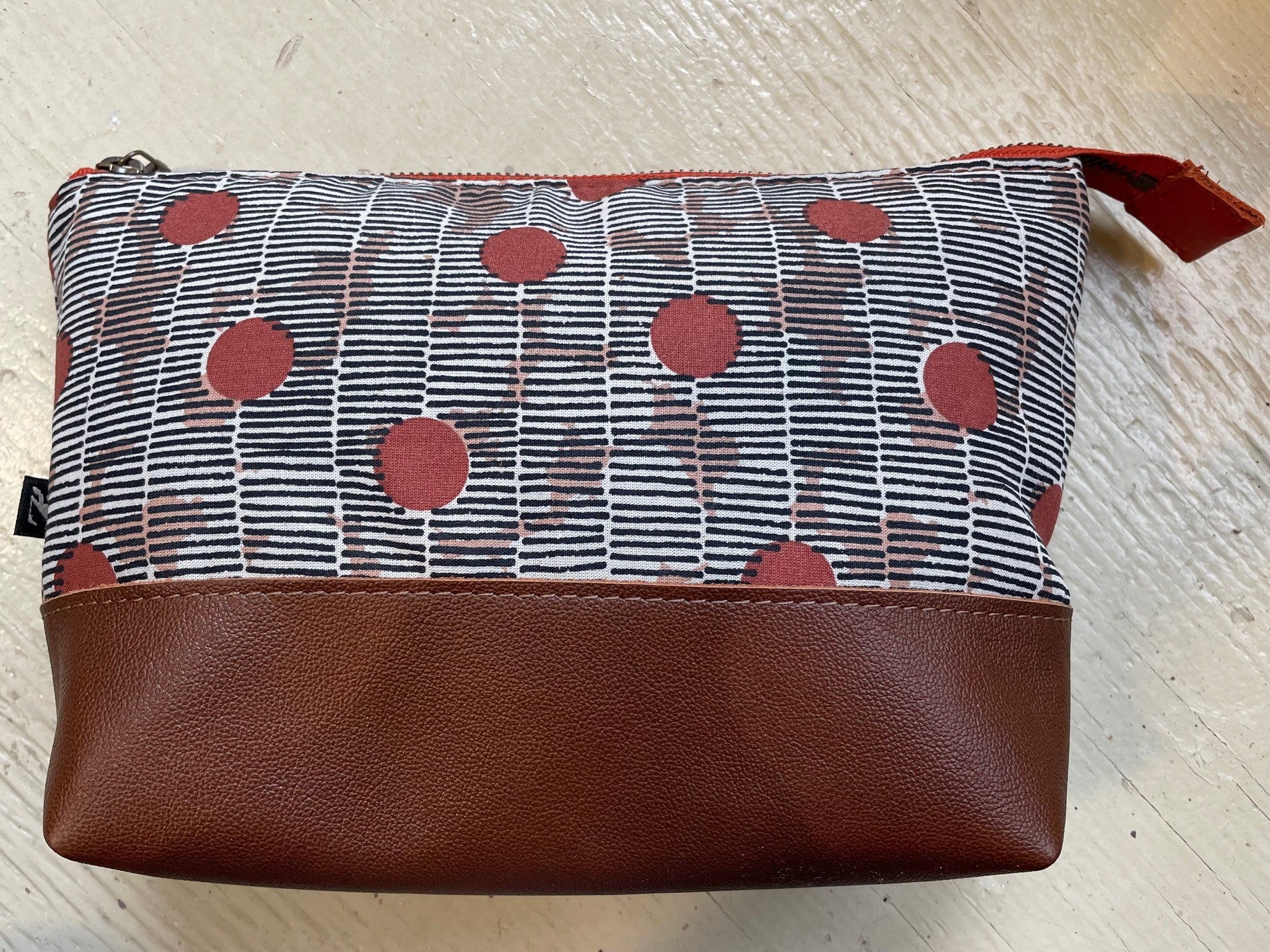 La Trousse - Retailles de tissu et cuir recyclé /  Points Cayennes - KAZAK -
