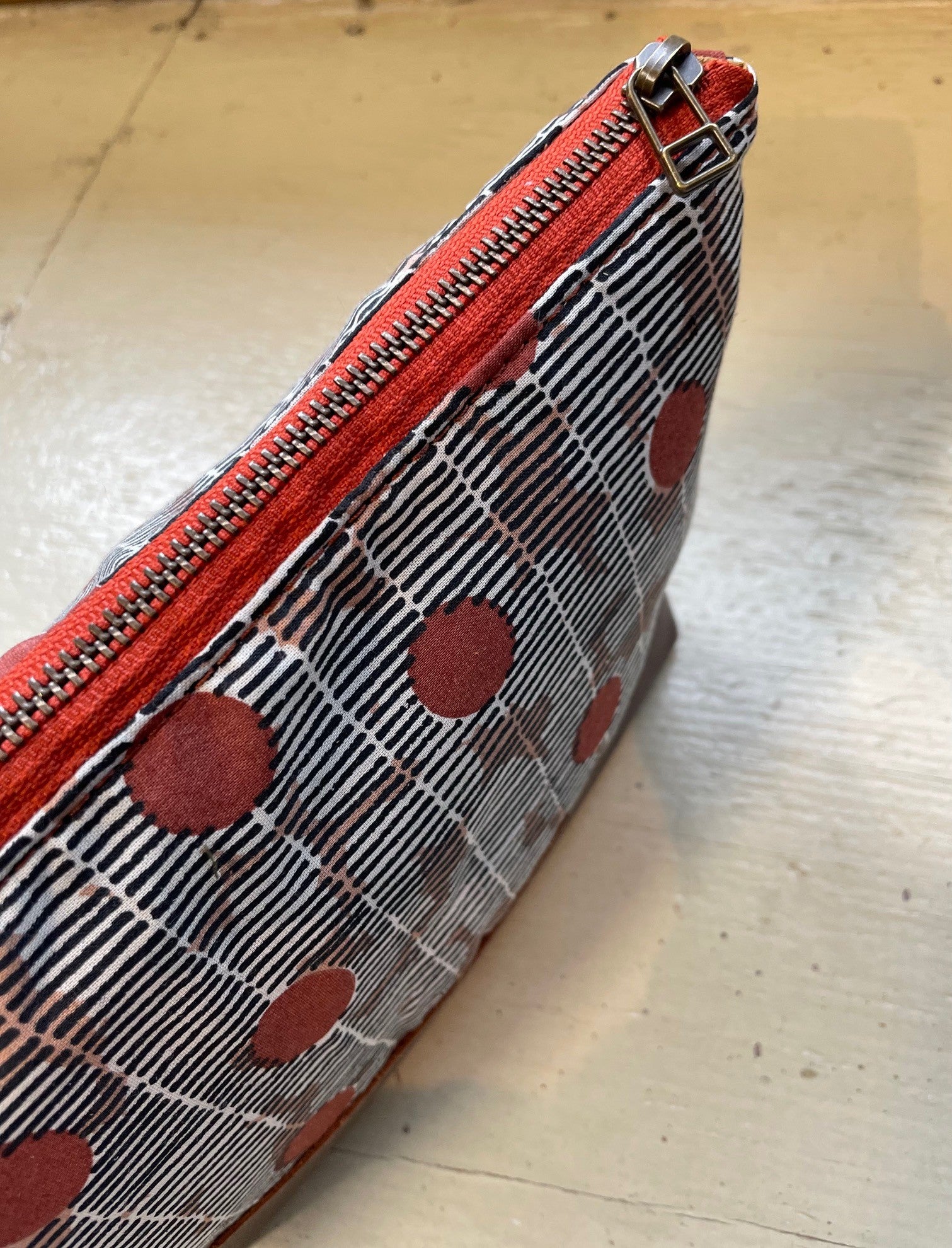 La Trousse - Retailles de tissu et cuir recyclé /  Points Cayennes - KAZAK -