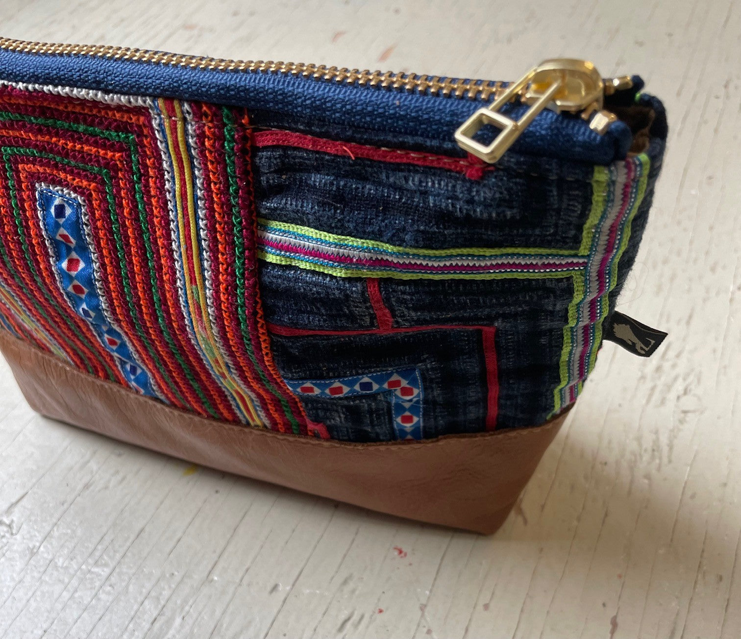 La Trousse - Retailles de tissu et cuir recyclé / Tissage vietnamien - KAZAK -