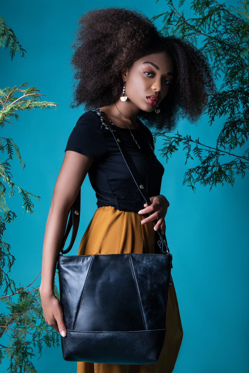 Sac à bandoulière Yupik - Cuir motif noir - mélange cuir recyclé et tannage végétal - KAZAK